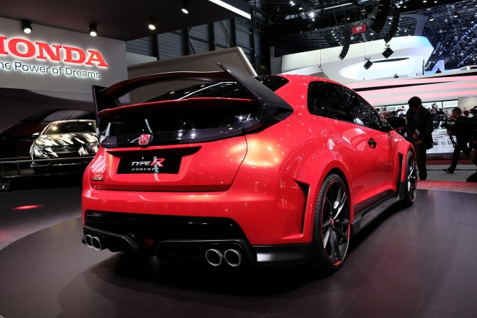 Honda civic type r vs vauxhall astra vxr #7