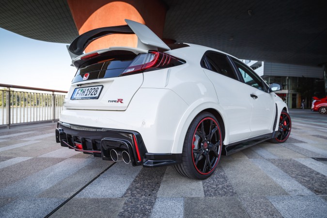 2015 Honda Civic Type R Road 19