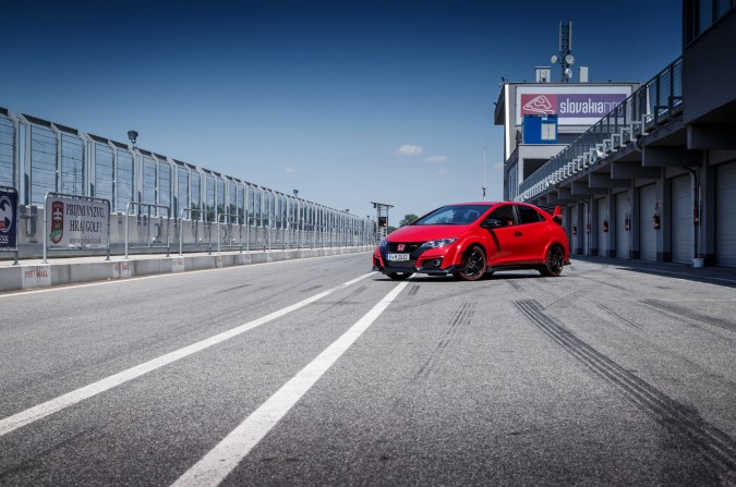 2015 Honda Civic Type R Track 12