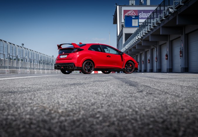 2015 Honda Civic Type R Track 16