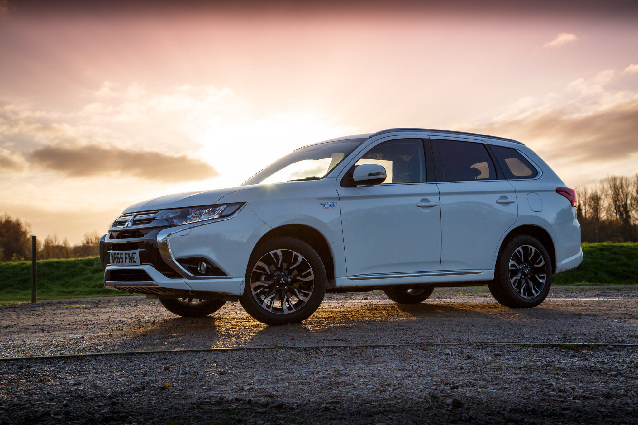 Mitsubishi Outlander PHEV 2015 Gallery