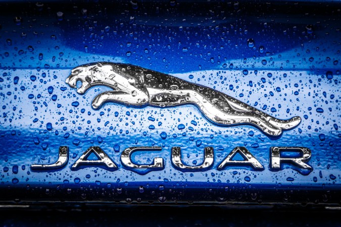 Jaguar XE SE 24