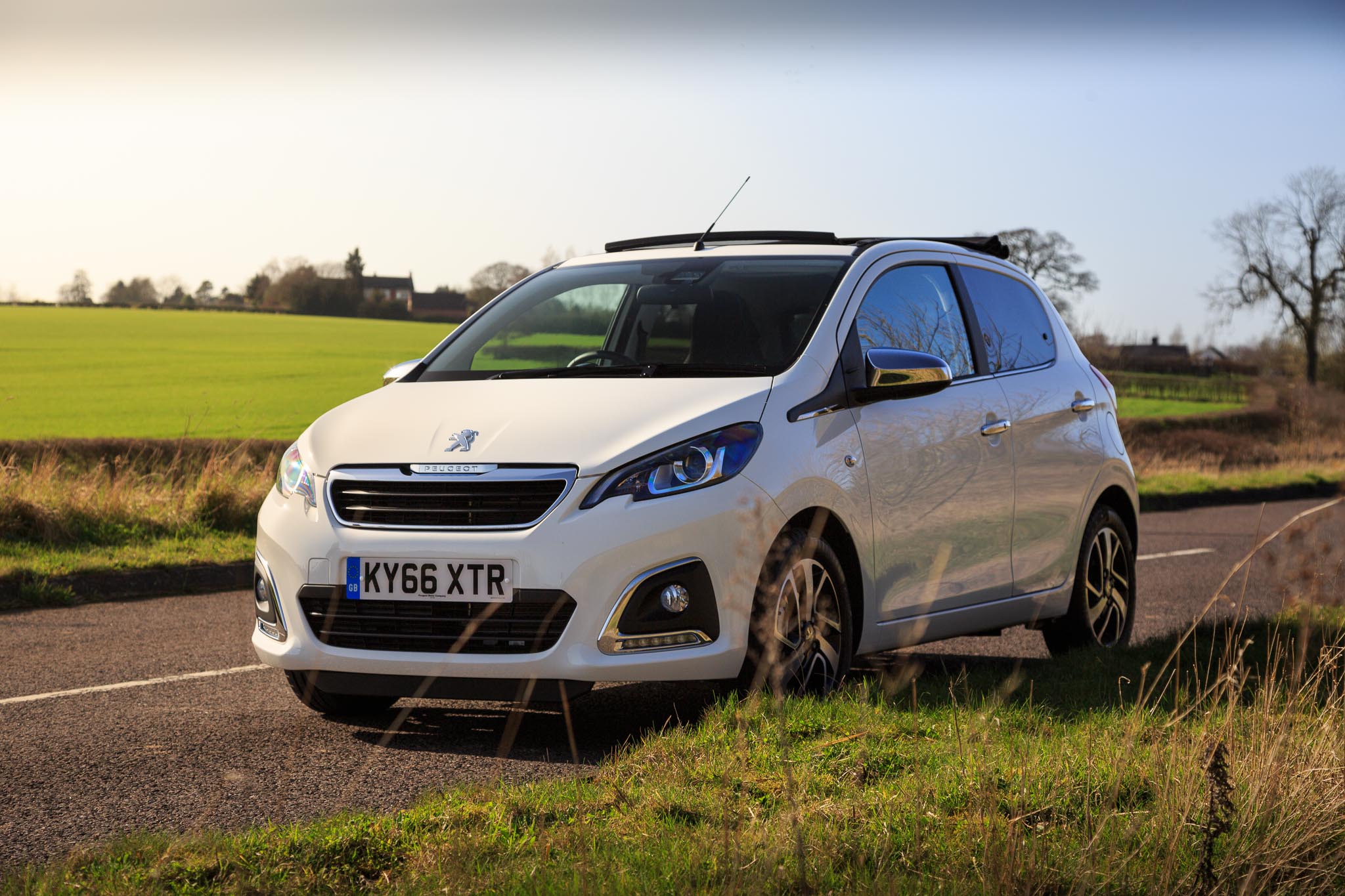 Kontur indrømme lærling 2016 Peugeot 108 Allure TOP! Review | A Fine City Companion