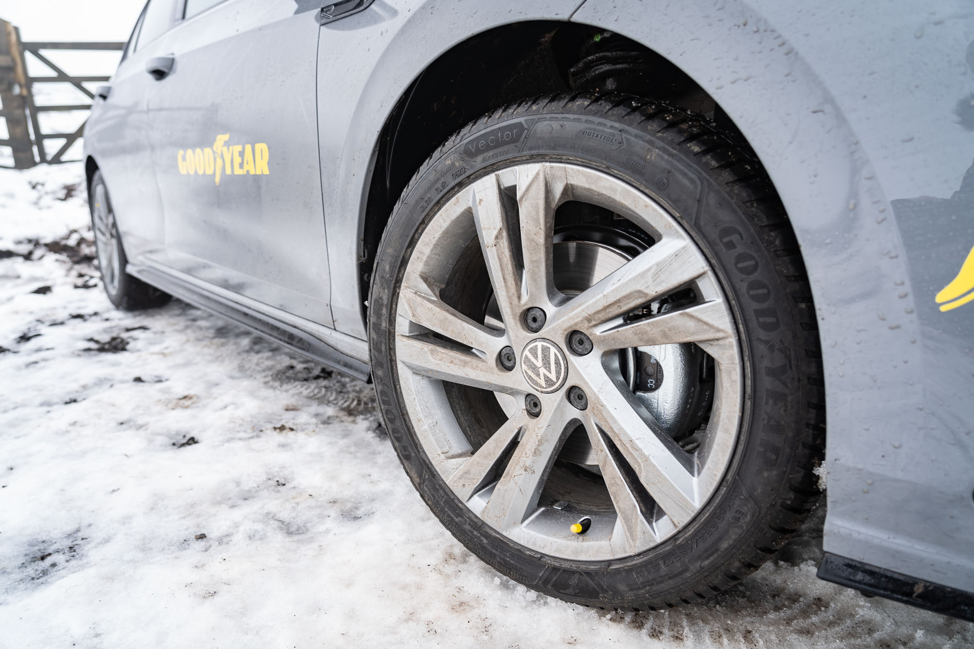 In zicht jacht drie Goodyear Vector 4Seasons Gen 3 Review 🏎️ Dry, Wet and Snow Test