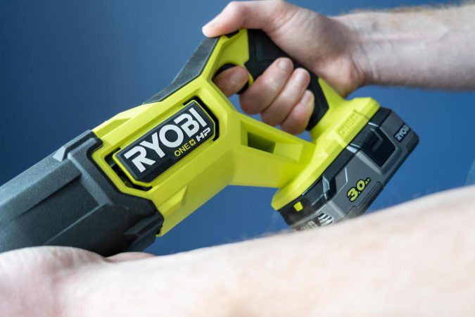 The quality of the handle is another thing we can praise about Ryobi's RRS18X.