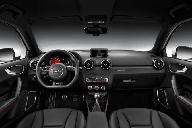 Audi A1 quattro /Cockpit