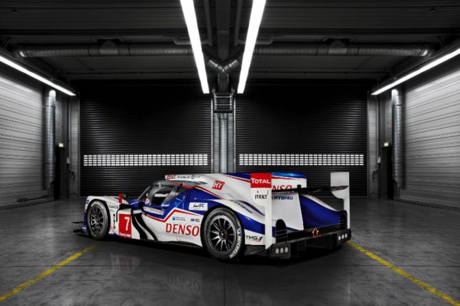 Toyota TS040 Hybrid LMP1 1