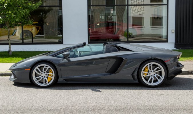 Lamborghini Aventador Spyder (2)