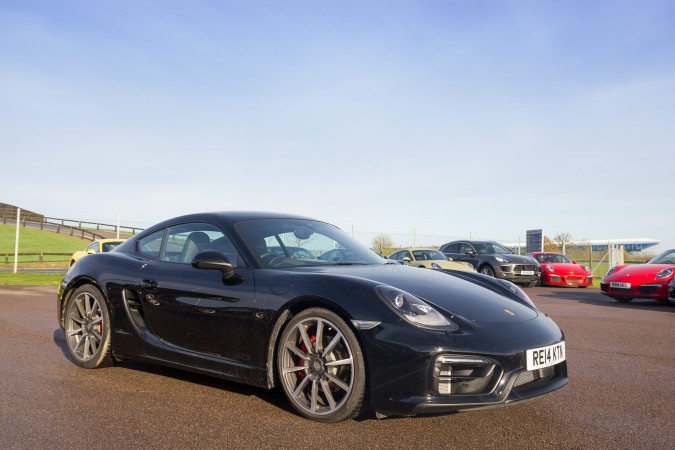 Porsche Cayman GTS-17