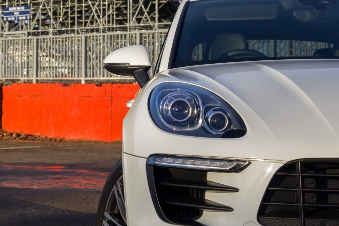 Porsche Macan S-13