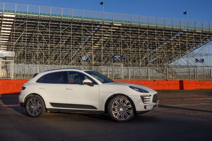 Porsche Macan S-6