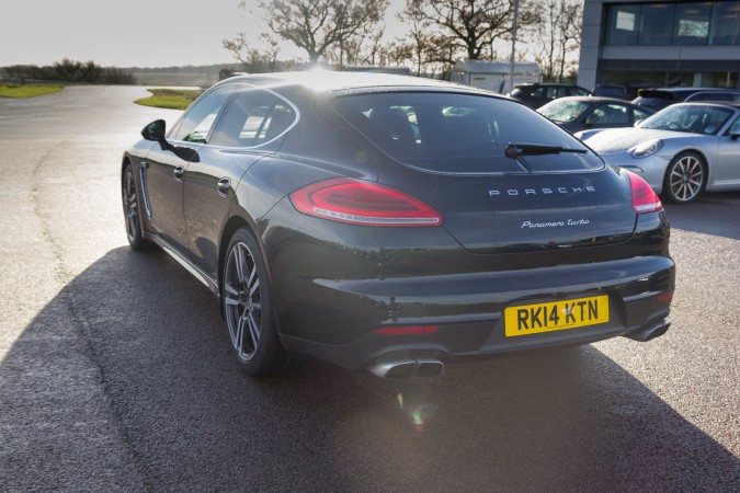 Porsche Panamera Turbo-5