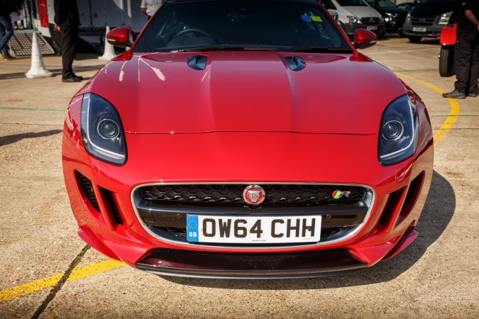 Jaguar F-Type V8R Coupe 15