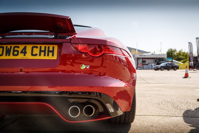 Jaguar F-Type V8R Coupe 22