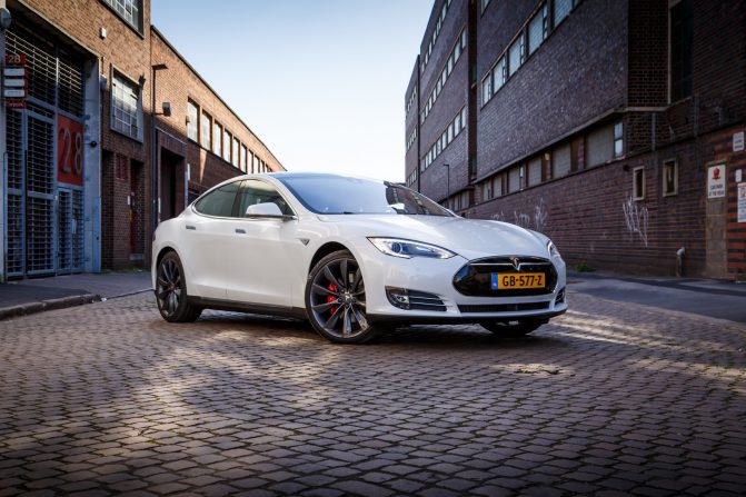 Tesla Model S P85D 23