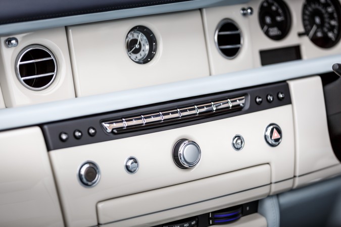 Rolls-Royce Phantom Drophead Coupe 2015 (12)