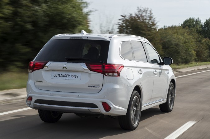 Mitsubishi-Outlander-PHEV 1