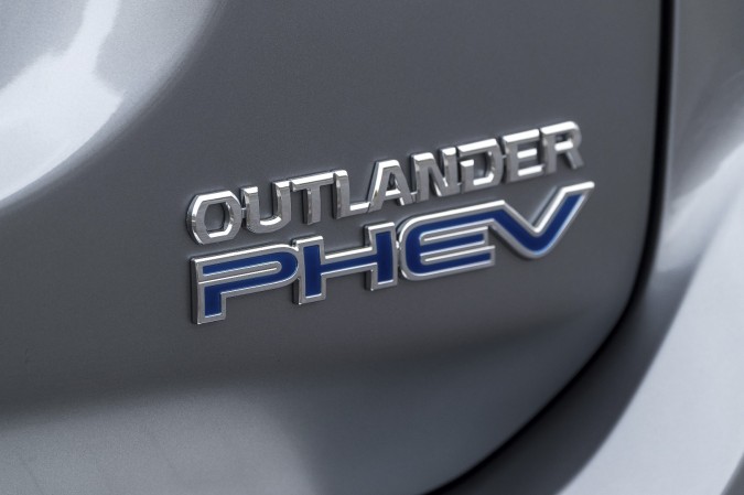 Mitsubishi-Outlander-PHEV 4