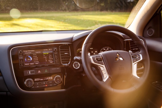 2015 Mitsubishi Outlander PHEV 46