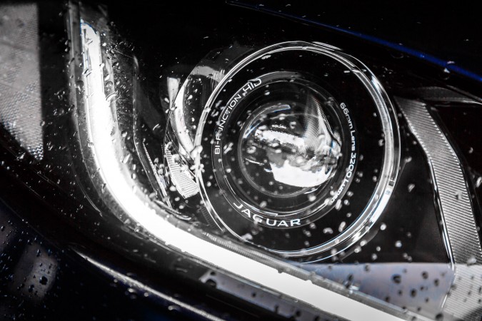 Jaguar XE SE 21