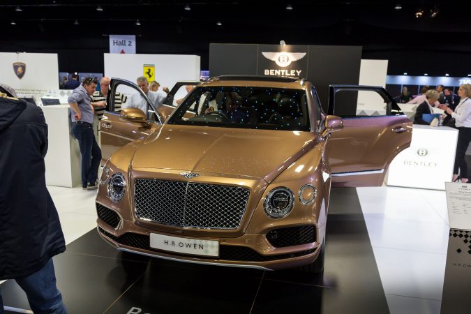 The London Motor Show 2016-41 Bentley Bentayga Apple Watch App