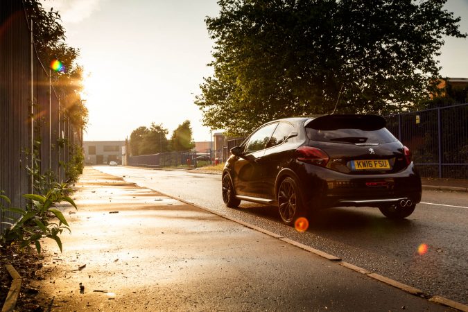 Peugeot 208 GTi by Peugeot Sport 2016 32