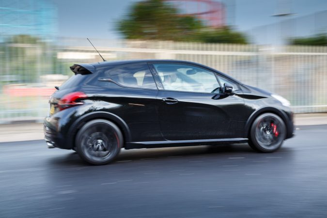 Peugeot 208 GTi by Peugeot Sport 2016 8