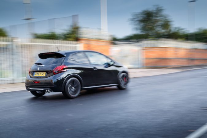 Peugeot 208 GTi by Peugeot Sport 2016 9