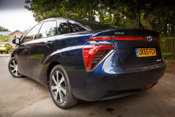 toyota-mirai-2016-10