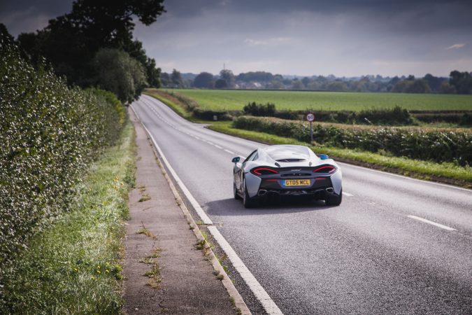 2016-mclaren-570-gt-9