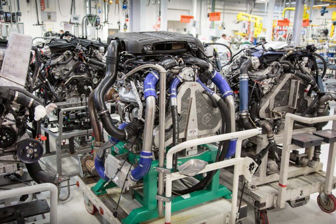 Bentley Factory - Engine setup to be tested