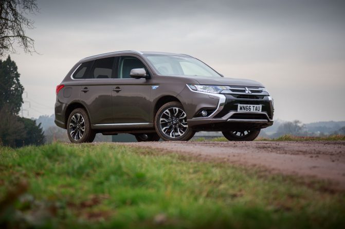 Mitsubishi Outlander PHEV GX3h MY16 Granite Brown PH 35