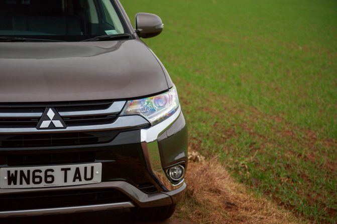Mitsubishi Outlander PHEV GX3h MY16 Granite Brown PH 37