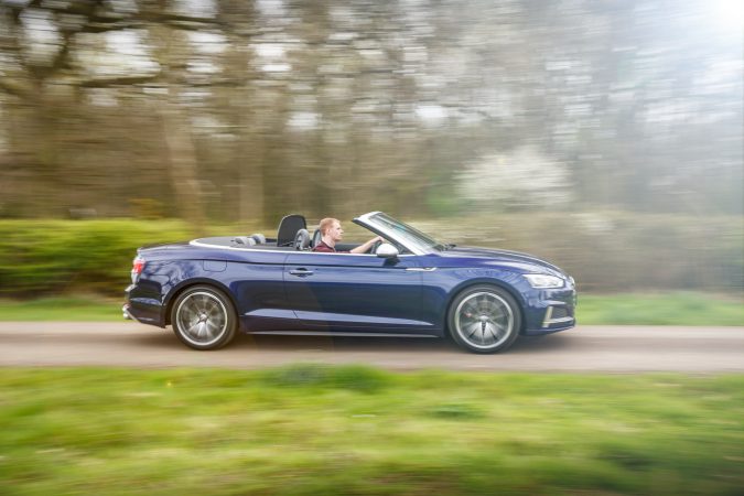 Audi S5 Cabriolet right side action
