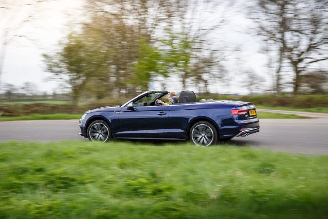 Audi S5 Cabriolet left side action