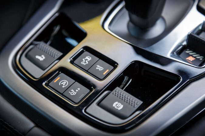 Jaguar F-Type V8R AWD Convertible buttons