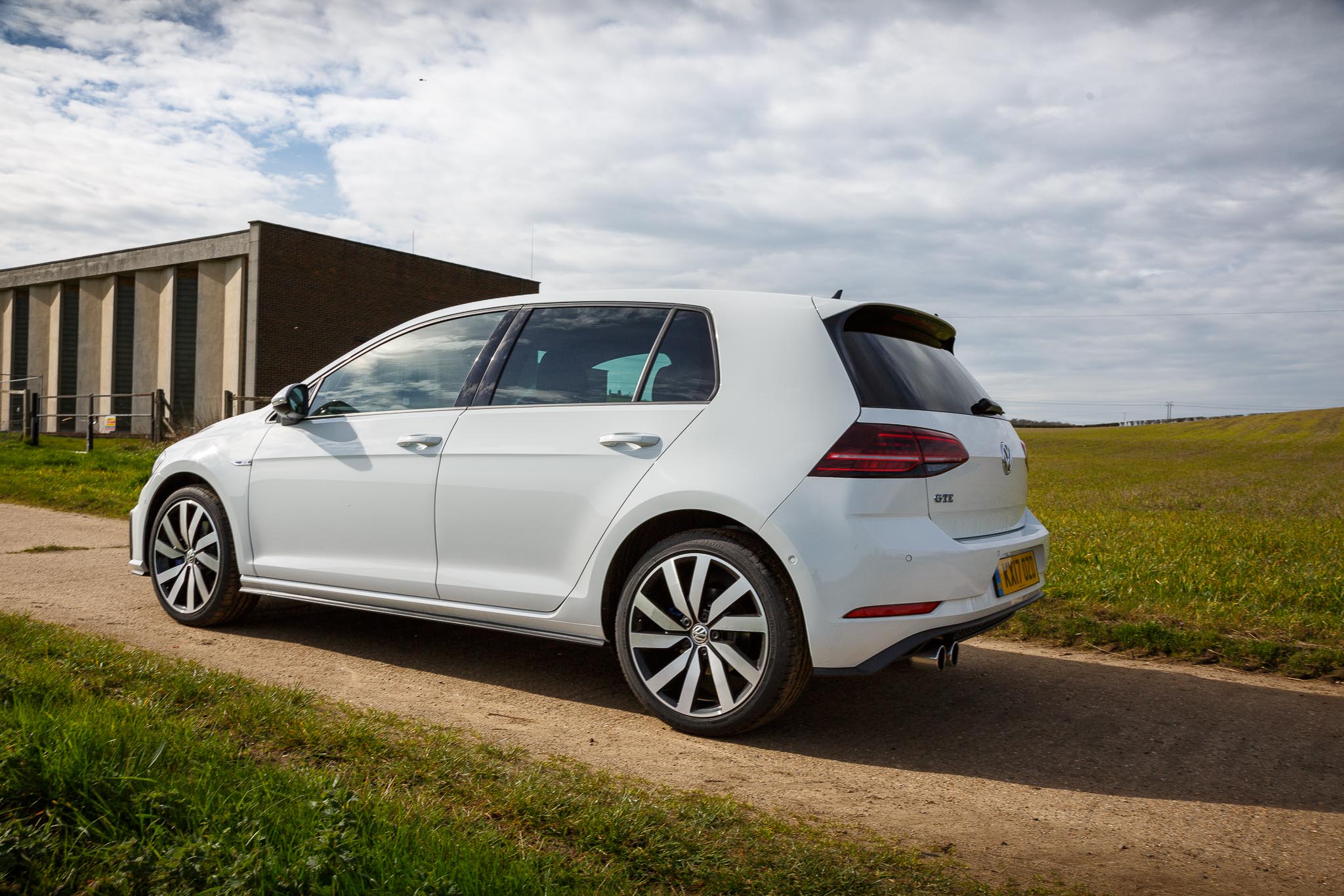 2017 Volkswagen Golf GTE Advance Review
