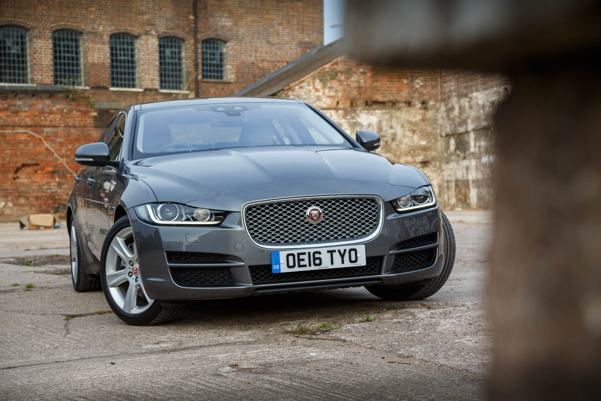 2017 Jaguar XE Portfolio Review - Ingenium 2.0 Litre Diesel 🏎️