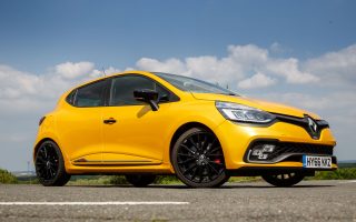 2017 Renault Clio Renault Sport 220 Trophy 2