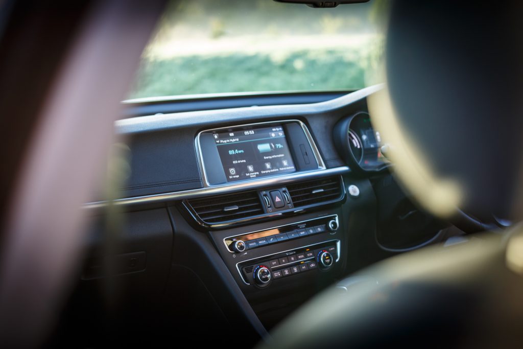 Kia Optima PHEV 2017 HR 13