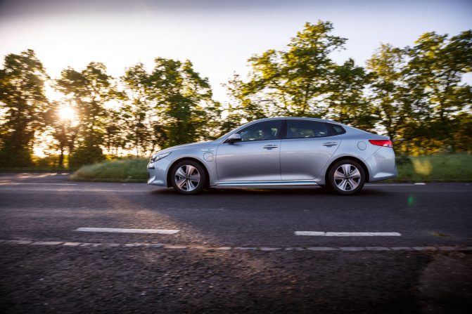 Kia Optima PHEV 2017 HR 19