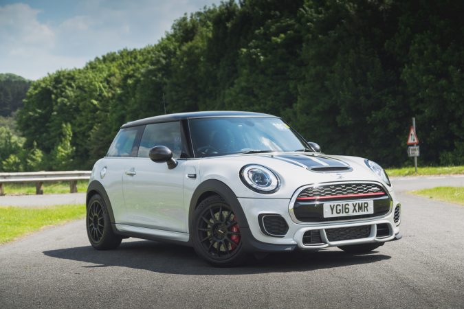 MINI JCW Challenge Front White 