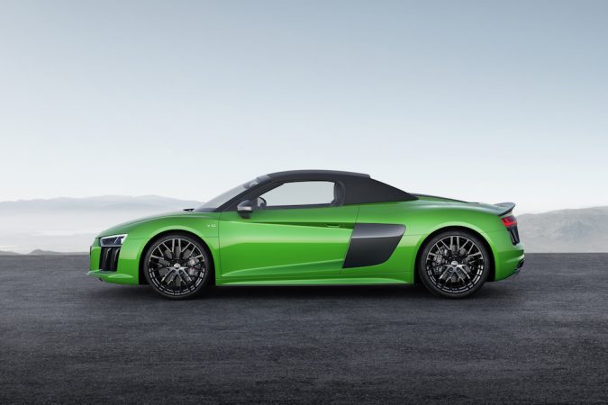 R8 Spyder V10 Plus side