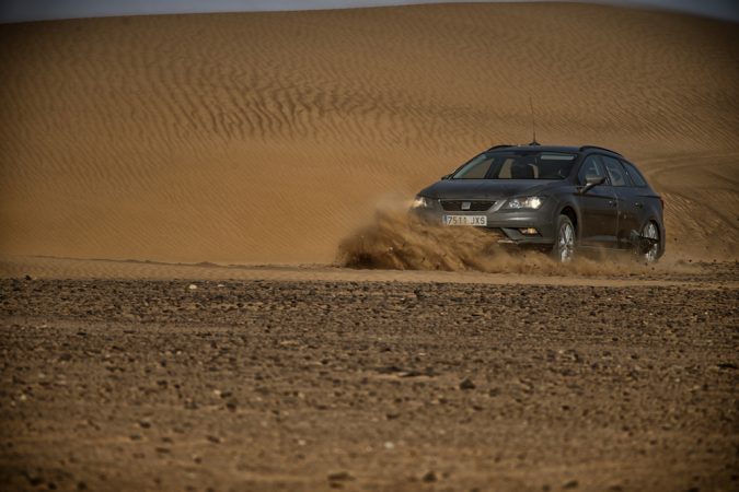 SEAT Leon X-Perience Titan Desert front distant