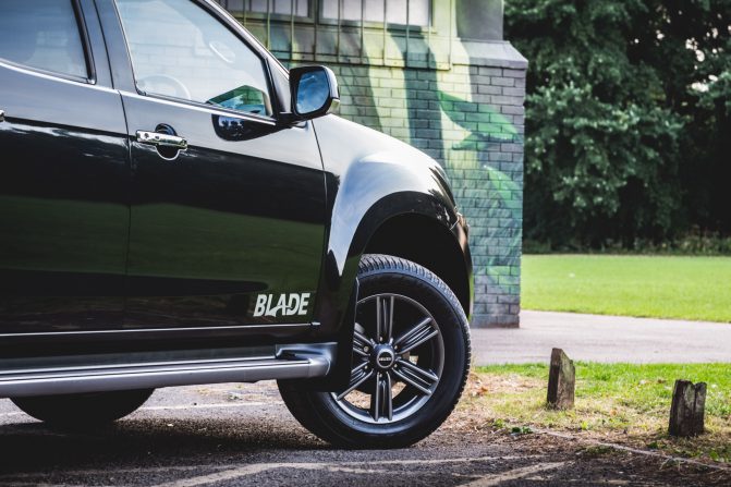 Isuzu D max Blade 2017 HR 00002