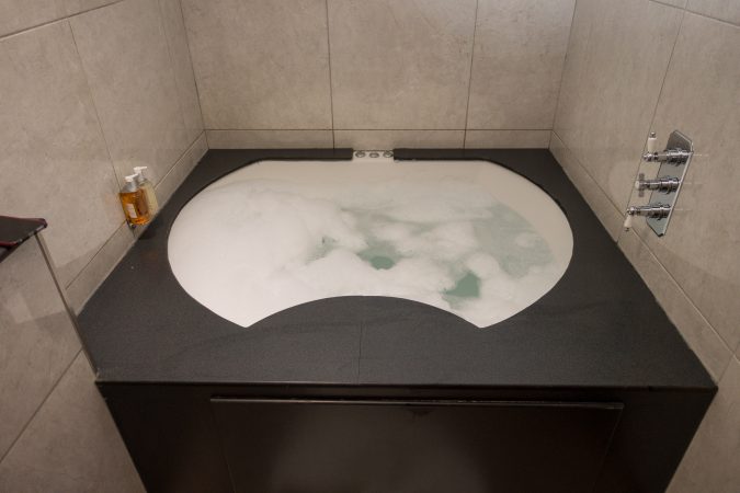 Shankly Hotel Whirlpool Jacuzzi Bathroom