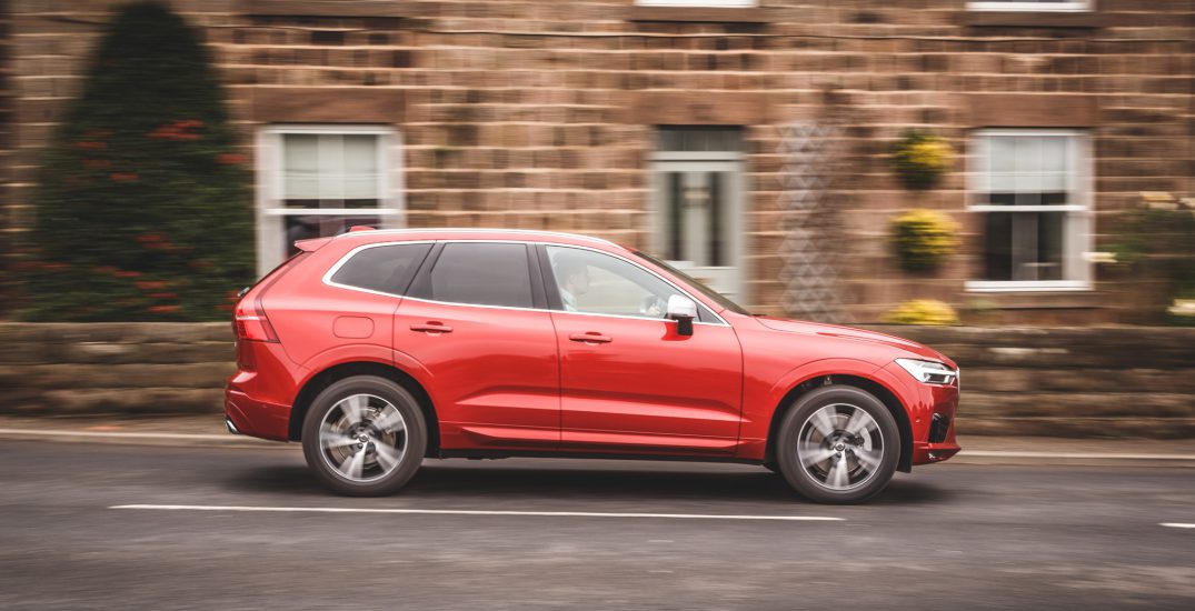 2017 Volvo XC60 R Design Red 21