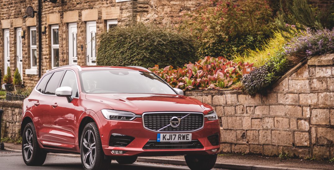 2017 Volvo XC60 R Design Red 5