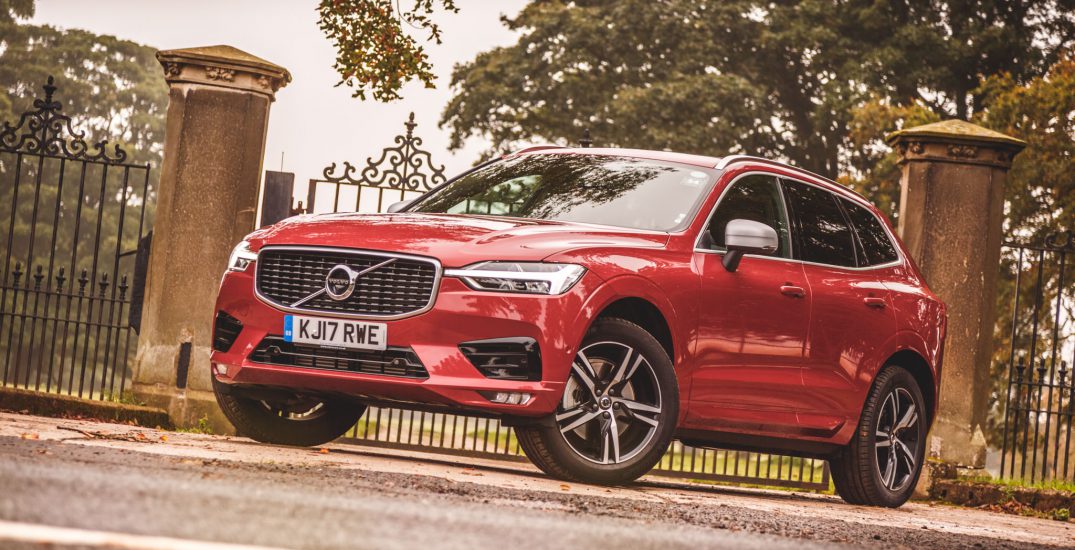 2017 Volvo XC60 R Design Red 8