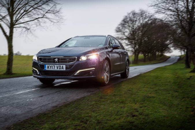 Peugeot 508 SW GT Blue Driving Rig